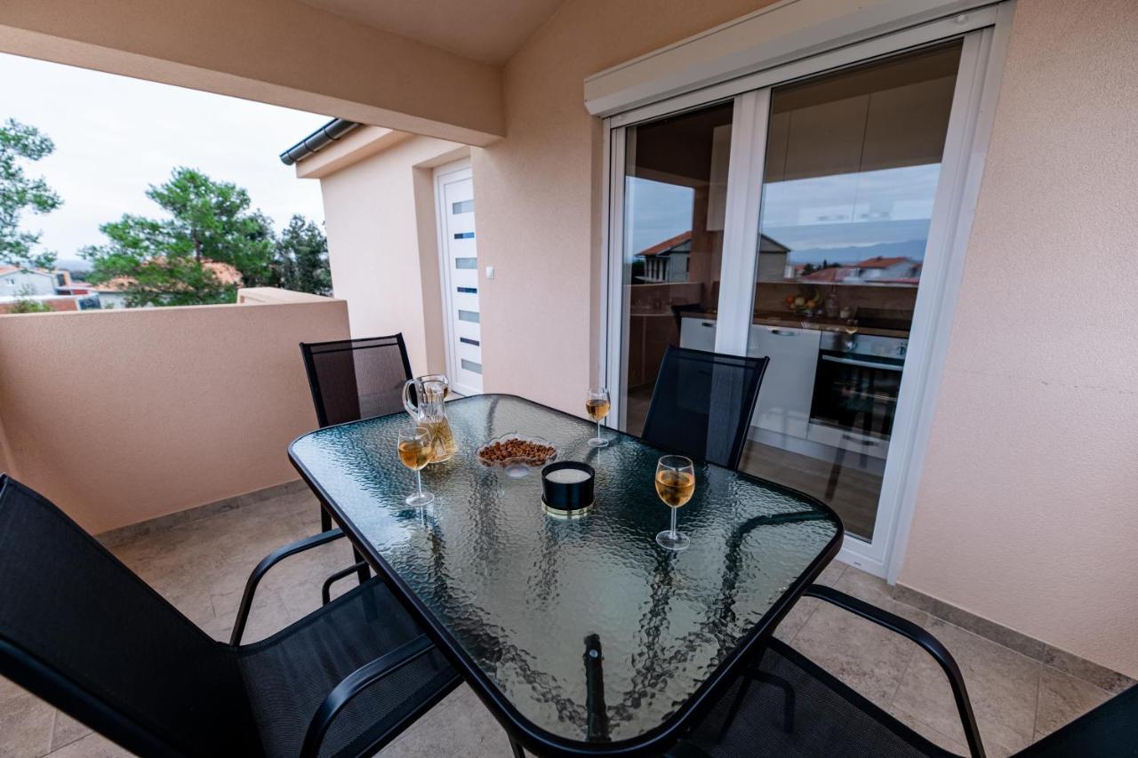 Holiday Home Aria Nin Exterior photo